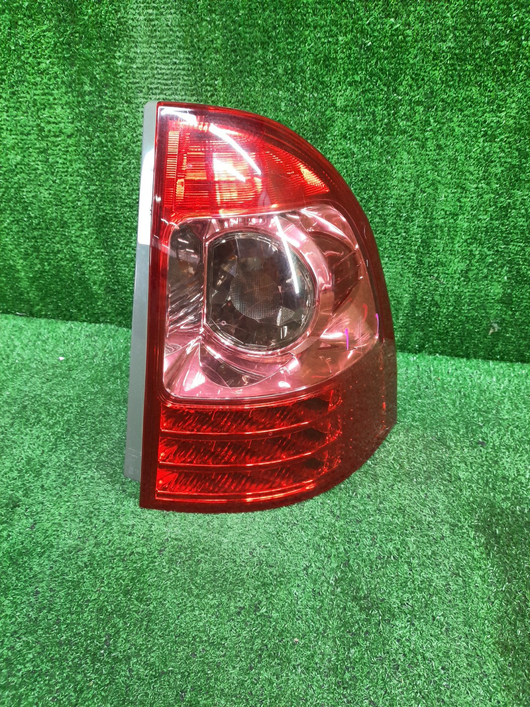 Стоп-сигнал правый задний TOYOTA COROLLA FIELDER NZE121G, ZZE123G, ZZE124G, ZZE122G, NZE124G 1 ракурс
