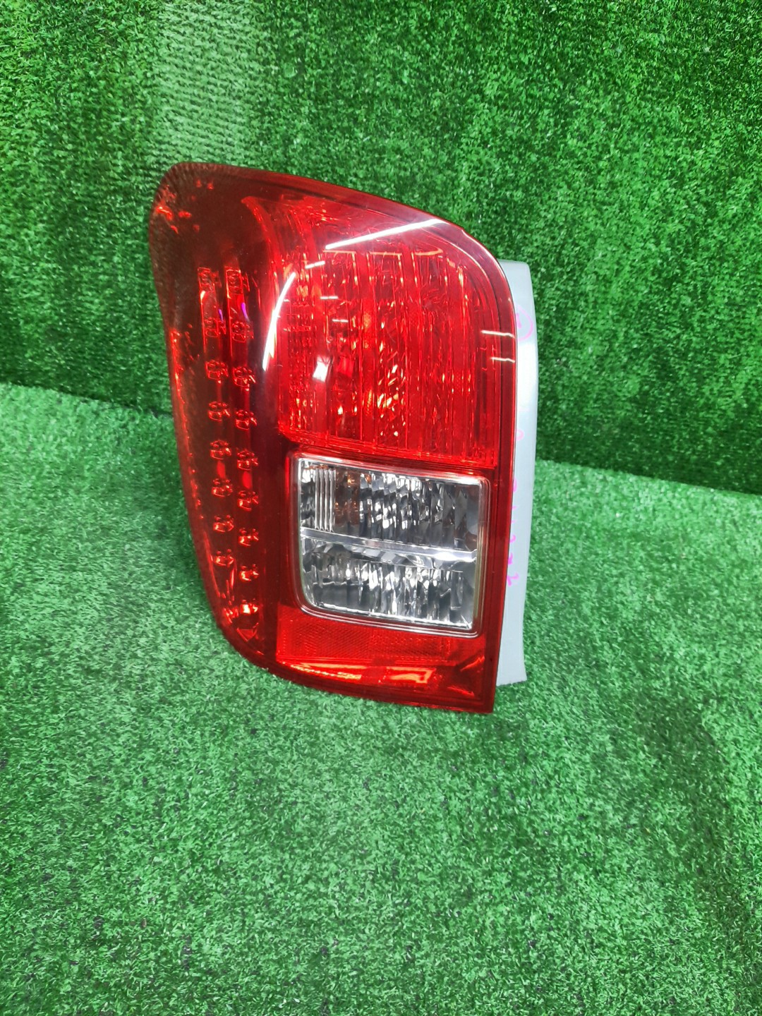 Стоп-сигнал левый задний TOYOTA COROLLA FIELDER, FIELDER ZRE144G, ZRE142G, NZE144G, NZE141G 1 ракурс