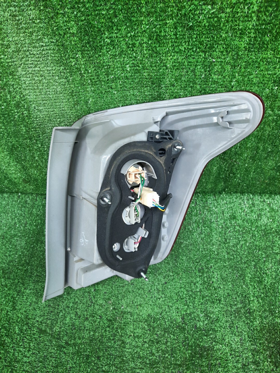 Стоп-сигнал левый задний TOYOTA COROLLA FIELDER, FIELDER ZRE144G, ZRE142G, NZE144G, NZE141G 4 ракурс