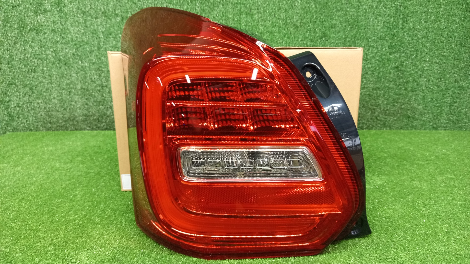 Стоп-сигнал левый задний SUZUKI SWIFT ZD53S, ZD83S, ZC13S, ZC43S, ZC83S, ZC53S 35670-52RA2 1 ракурс