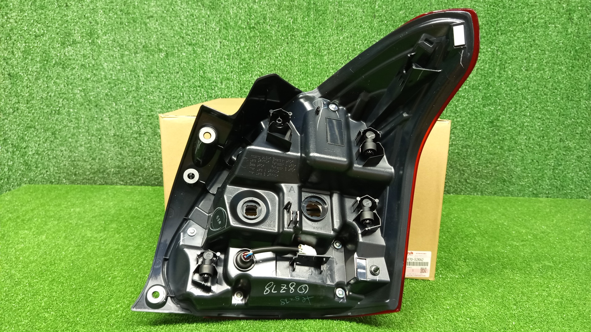 Стоп-сигнал левый задний SUZUKI SWIFT ZD53S, ZD83S, ZC13S, ZC43S, ZC83S, ZC53S 35670-52RA2 2 ракурс