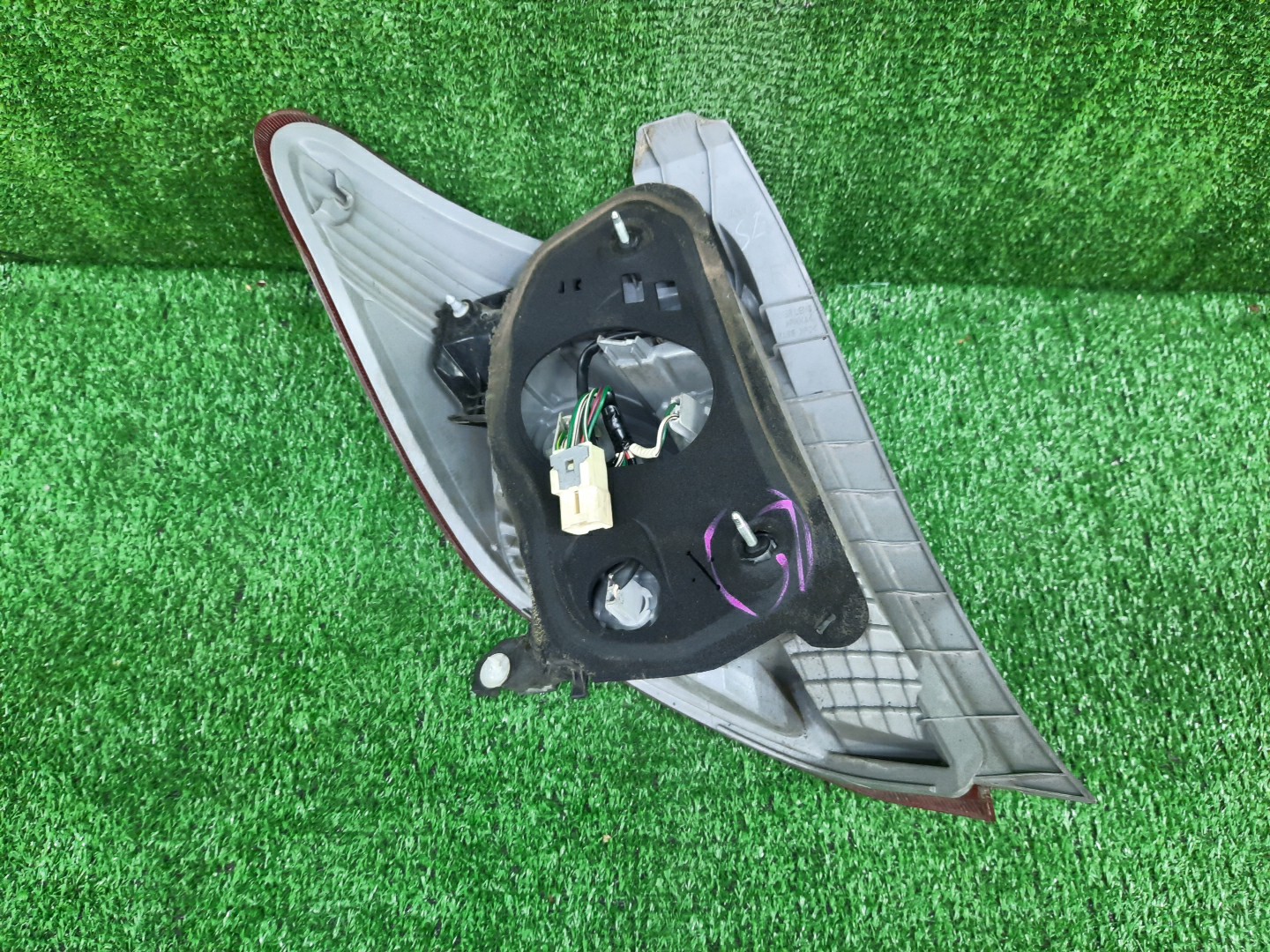 Стоп-сигнал правый задний TOYOTA VITZ, YARIS KSP130, NSP130, NSP135, NCP131 2 ракурс