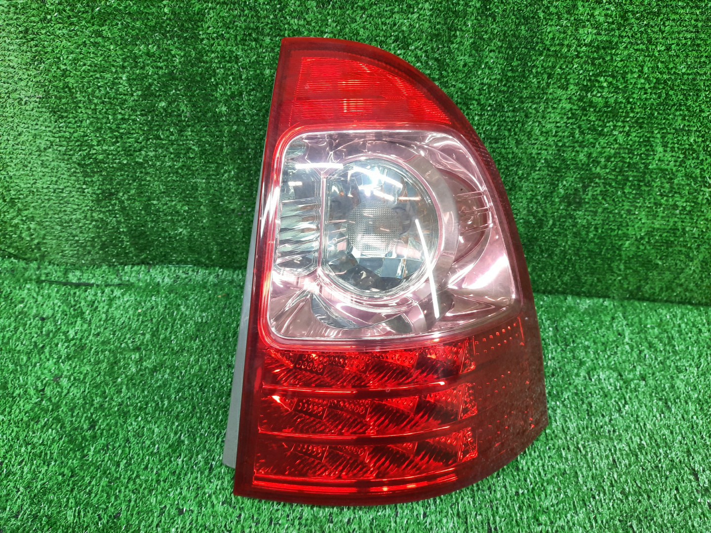 Стоп-сигнал правый задний TOYOTA COROLLA FIELDER NZE121G, ZZE123G, ZZE124G, ZZE122G, NZE124G 1 ракурс