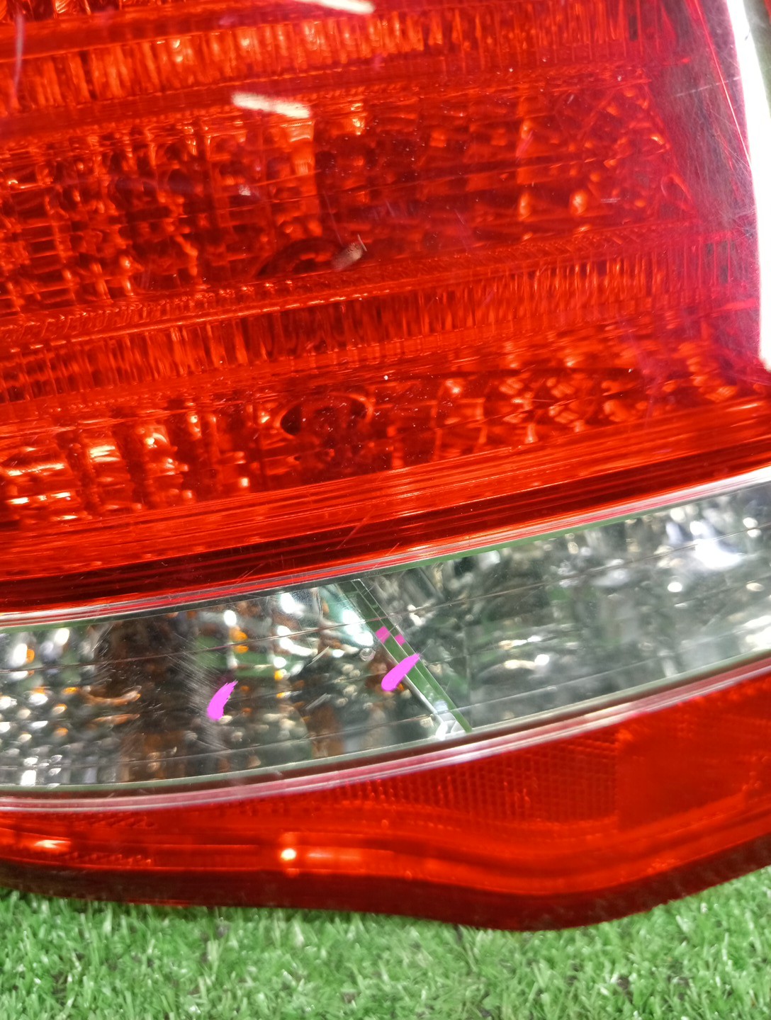 Стоп-сигнал левый задний TOYOTA COROLLA  AXIO NZE141, NZE144, ZRE142, ZRE144 2 ракурс