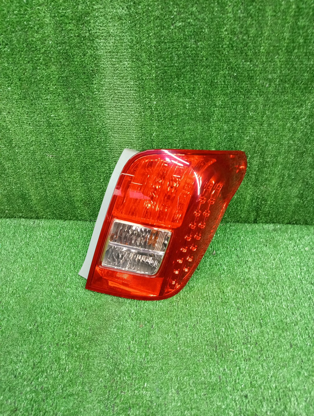 Стоп-сигнал правый задний TOYOTA FIELDER, COROLLA FIELDER ZRE142G, NZE144G, NZE141G, ZRE144G 1 ракурс