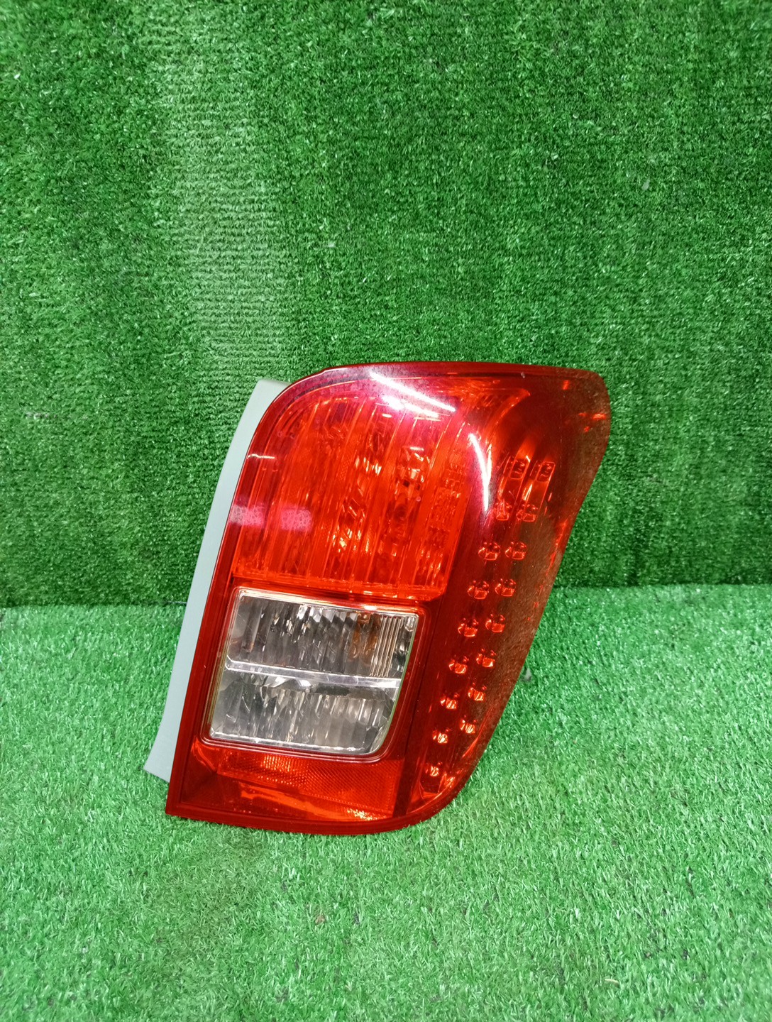 Стоп-сигнал правый задний TOYOTA COROLLA FIELDER, FIELDER ZRE144G, ZRE142G, NZE144G, NZE141G 1 ракурс