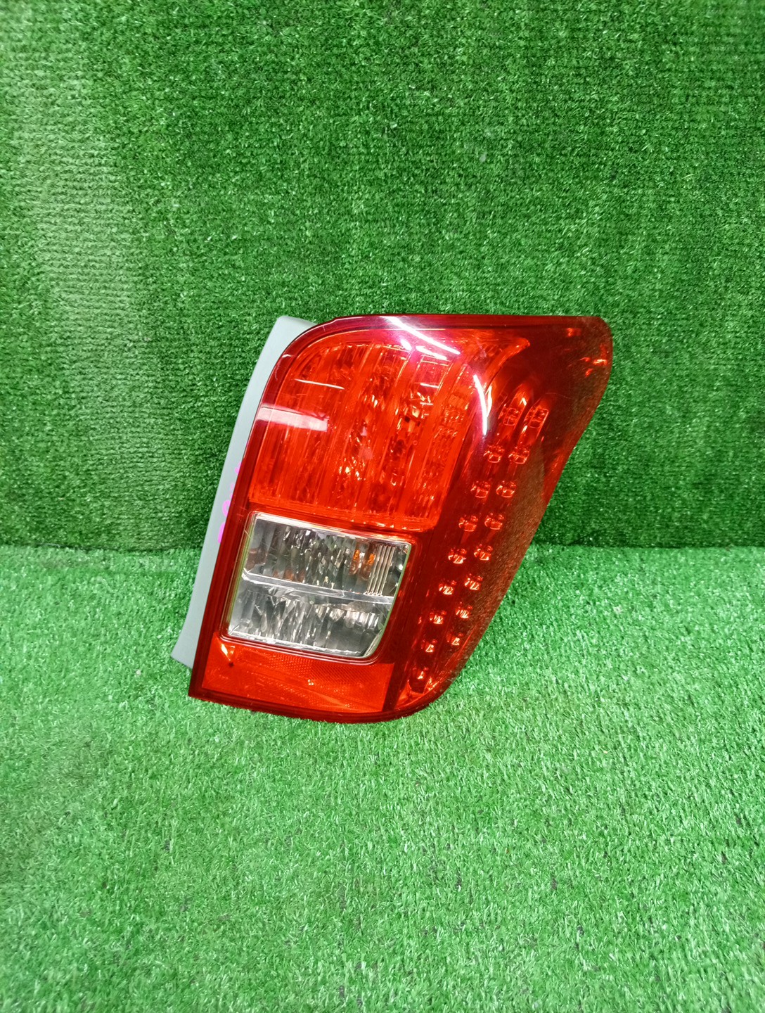 Стоп-сигнал правый задний TOYOTA COROLLA FIELDER, FIELDER ZRE144G, ZRE142G, NZE144G, NZE141G 1 ракурс