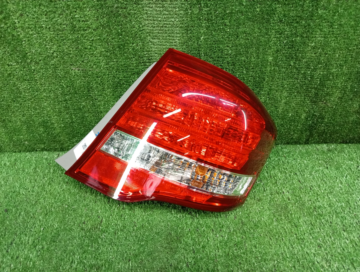Стоп-сигнал правый задний TOYOTA COROLLA  AXIO NZE141, NZE144, ZRE142, ZRE144 1 ракурс