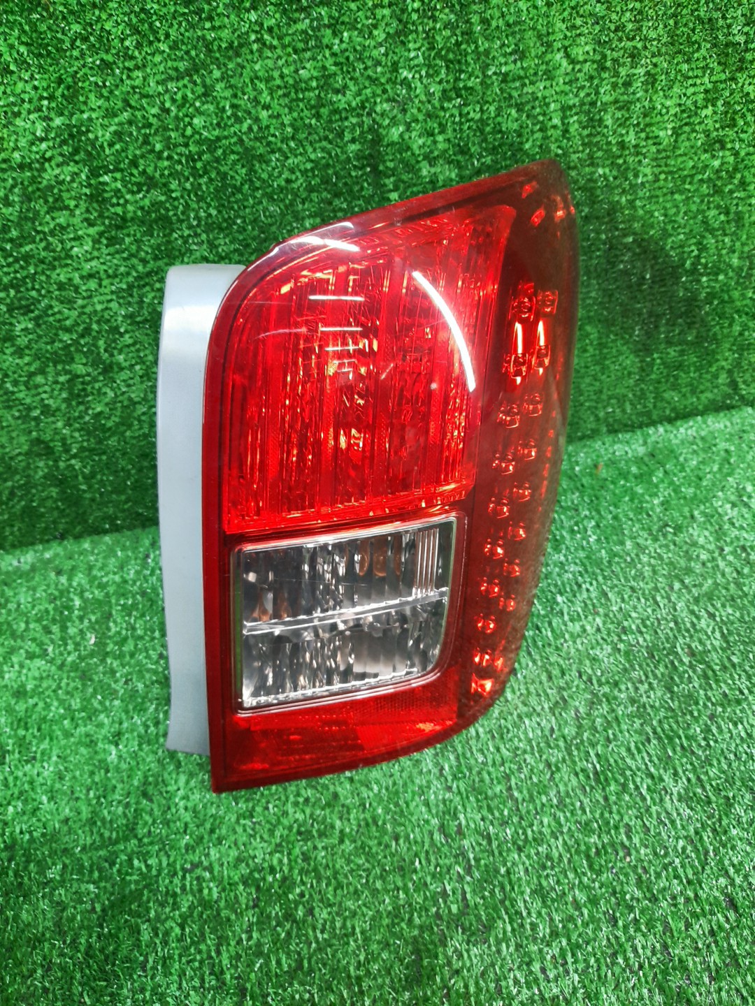 Стоп-сигнал правый задний TOYOTA COROLLA FIELDER, FIELDER ZRE144G, ZRE142G, NZE144G, NZE141G 1 ракурс