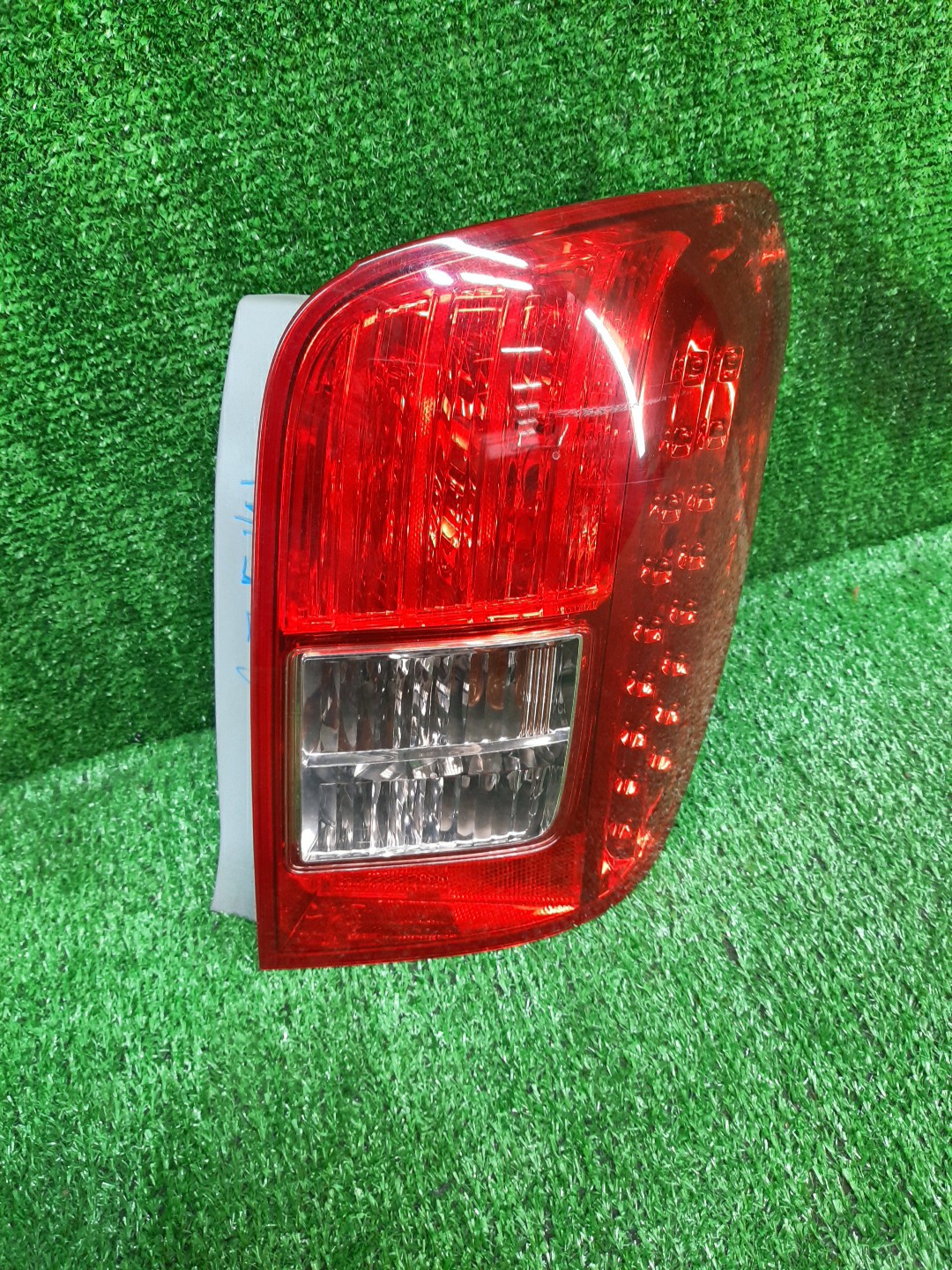 Стоп-сигнал правый задний TOYOTA COROLLA FIELDER, FIELDER ZRE144G, ZRE142G, NZE144G, NZE141G 1 ракурс