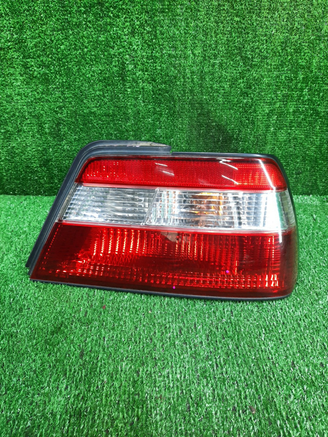 Стоп-сигнал правый задний NISSAN BLUEBIRD SU14, QU14, ENU14, HU14, HNU14, EU14 1 ракурс