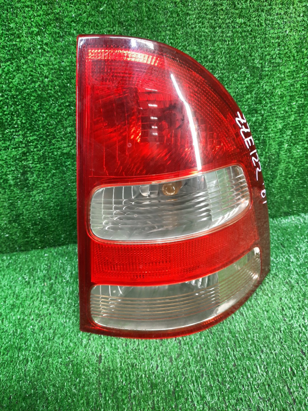Стоп-сигнал правый задний TOYOTA COROLLA FIELDER NZE121G, ZZE123G, ZZE124G, ZZE122G, NZE124G 1 ракурс