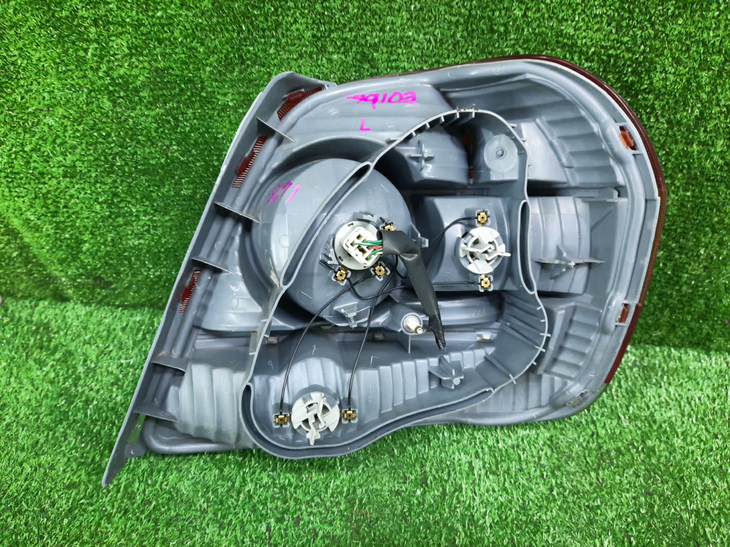 Стоп-сигнал левый задний TOYOTA PLATZ NCP12, SCP11, NCP16 2 ракурс