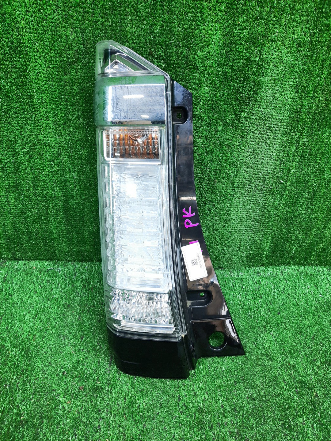 Стоп-сигнал левый задний HONDA N-BOX JF1 1 ракурс