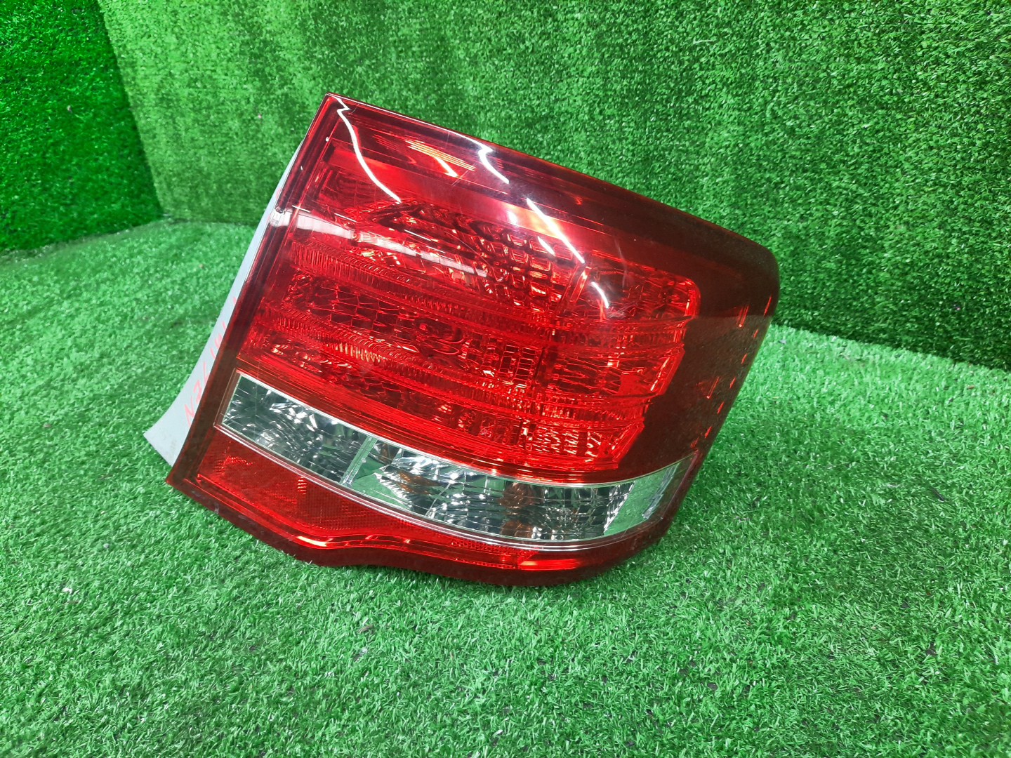 Стоп-сигнал правый задний TOYOTA COROLLA  AXIO NZE141, NZE144, ZRE142, ZRE144 2 ракурс