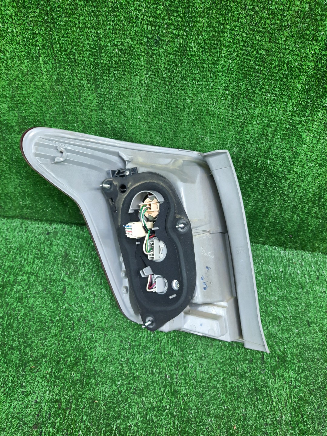 Стоп-сигнал правый задний TOYOTA COROLLA FIELDER, FIELDER ZRE144G, ZRE142G, NZE144G, NZE141G 2 ракурс