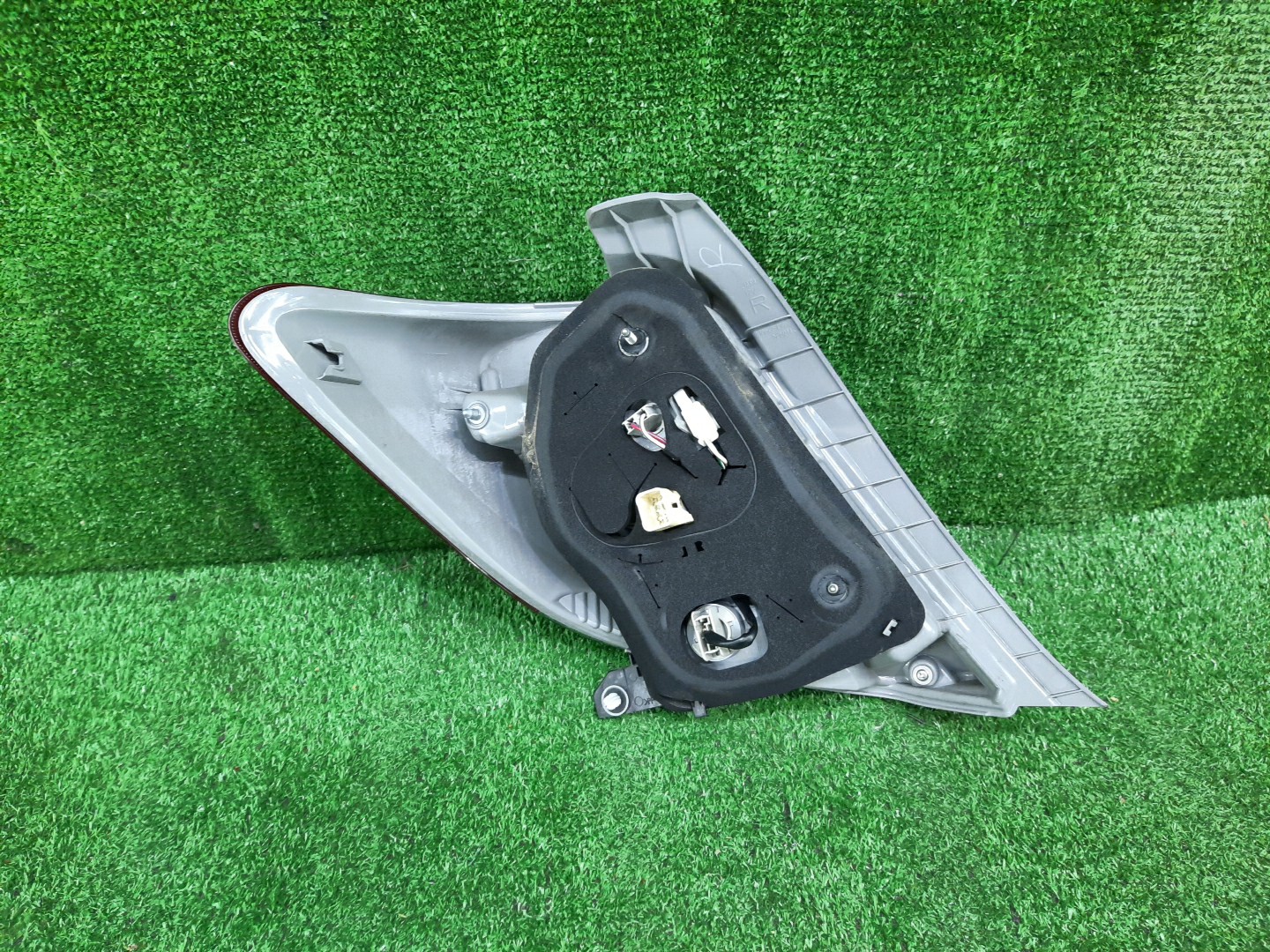 Стоп-сигнал правый задний TOYOTA VITZ, YARIS KSP130, NSP130, NSP135, NCP131 3 ракурс