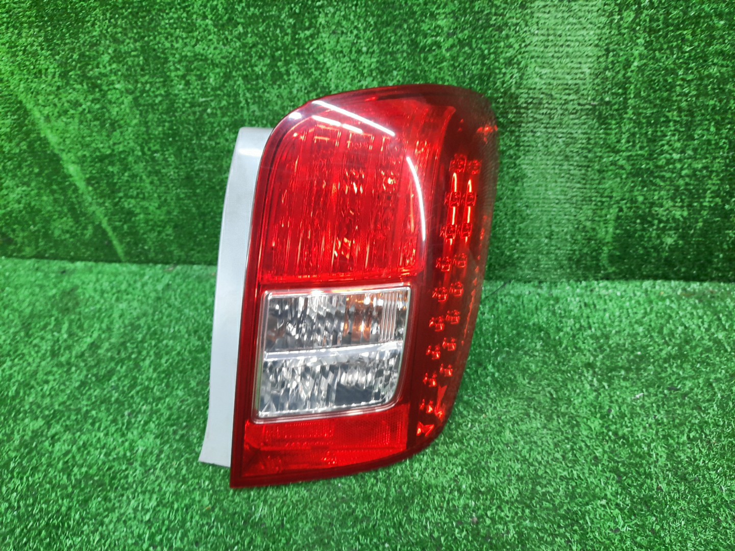 Стоп-сигнал правый задний TOYOTA COROLLA FIELDER, FIELDER ZRE144G, ZRE142G, NZE144G, NZE141G 1 ракурс
