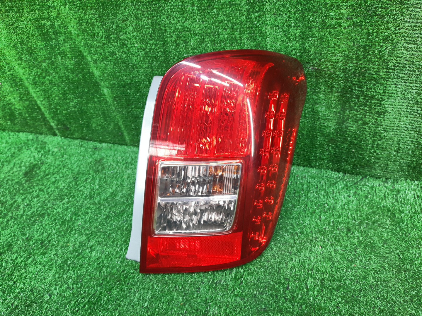 Стоп-сигнал правый задний TOYOTA COROLLA FIELDER, FIELDER ZRE144G, ZRE142G, NZE144G, NZE141G 1 ракурс