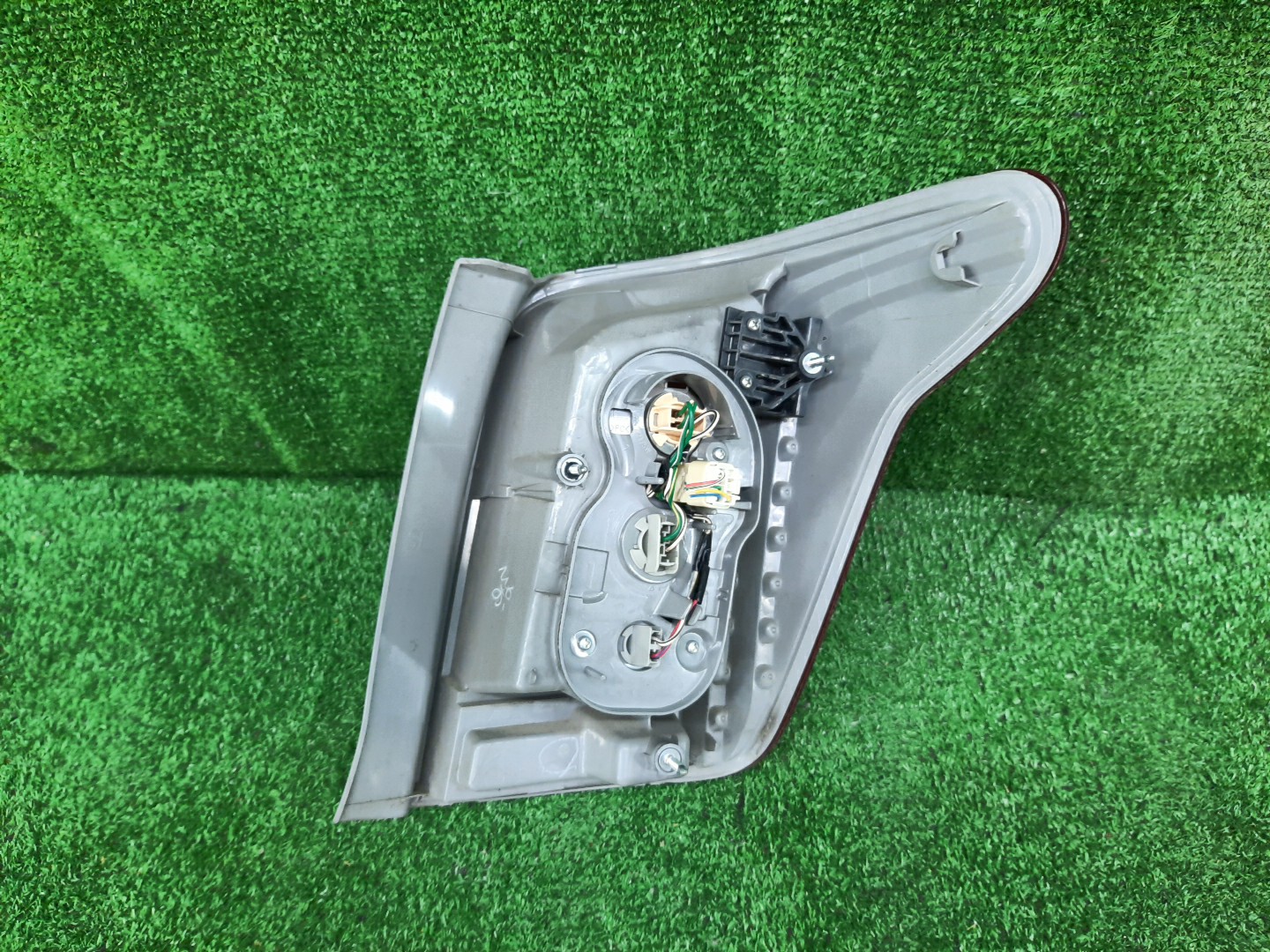 Стоп-сигнал левый задний TOYOTA COROLLA FIELDER, FIELDER ZRE144G, ZRE142G, NZE144G, NZE141G 2 ракурс