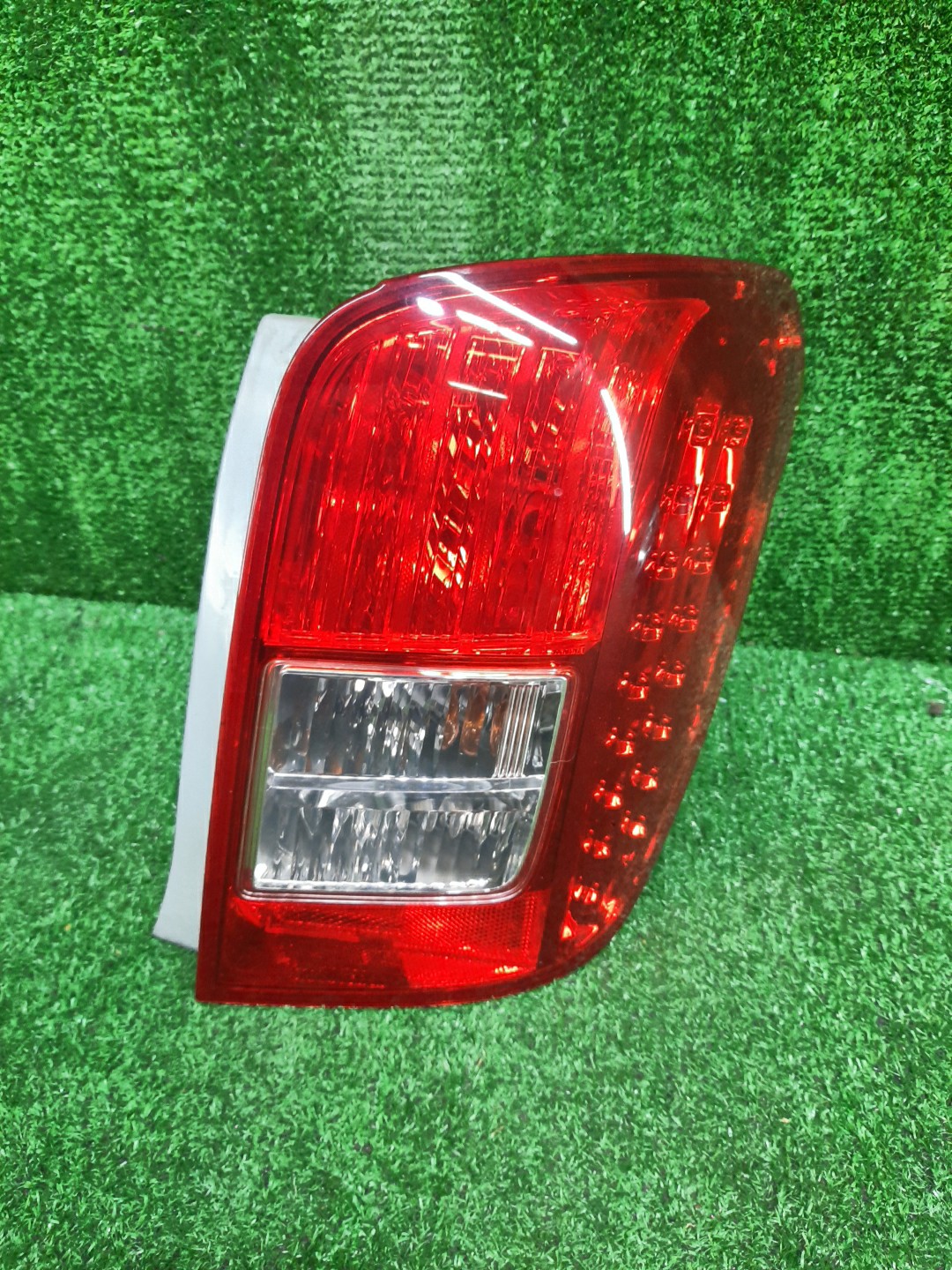Стоп-сигнал правый задний TOYOTA COROLLA FIELDER, FIELDER ZRE144G, ZRE142G, NZE144G, NZE141G 1 ракурс