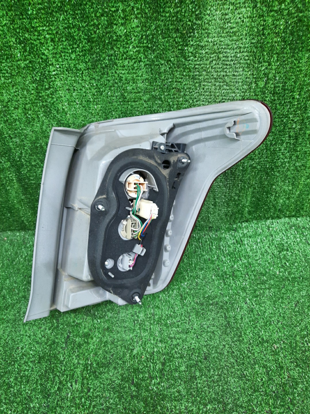 Стоп-сигнал левый задний TOYOTA COROLLA FIELDER, FIELDER ZRE144G, ZRE142G, NZE144G, NZE141G 2 ракурс