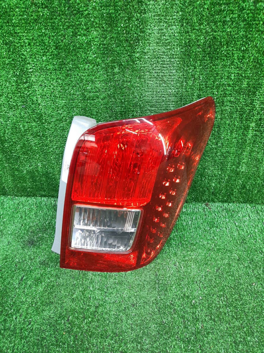 Стоп-сигнал правый задний TOYOTA COROLLA FIELDER, FIELDER ZRE144G, ZRE142G, NZE144G, NZE141G 1 ракурс