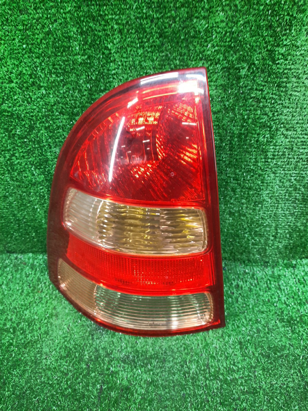 Стоп-сигнал левый задний TOYOTA COROLLA FIELDER NZE121G, ZZE123G, ZZE124G, ZZE122G, NZE124G 1 ракурс