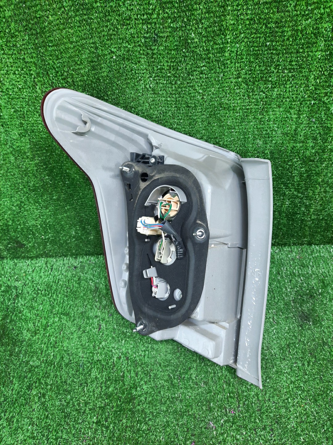 Стоп-сигнал правый задний TOYOTA COROLLA FIELDER, FIELDER ZRE144G, ZRE142G, NZE144G, NZE141G 2 ракурс