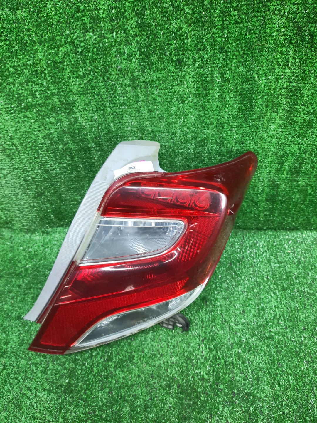 Стоп-сигнал правый задний TOYOTA VITZ, YARIS KSP130, NSP130, NSP135, NCP131 1 ракурс