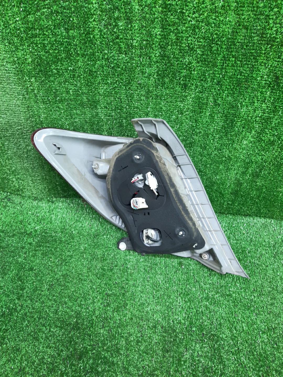 Стоп-сигнал правый задний TOYOTA VITZ, YARIS KSP130, NSP130, NSP135, NCP131 2 ракурс