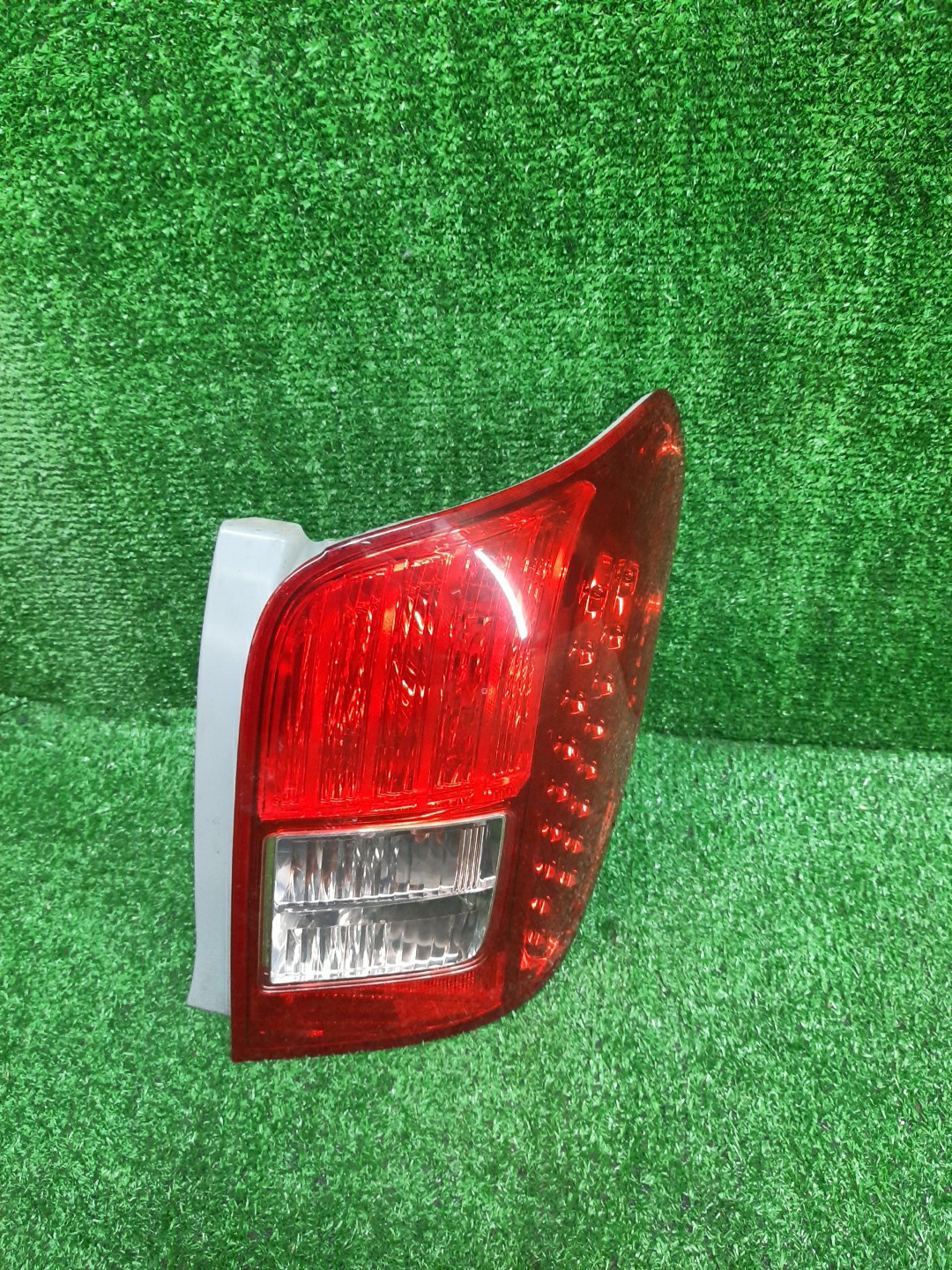 Стоп-сигнал правый задний TOYOTA COROLLA FIELDER, FIELDER ZRE144G, ZRE142G, NZE144G, NZE141G 1 ракурс