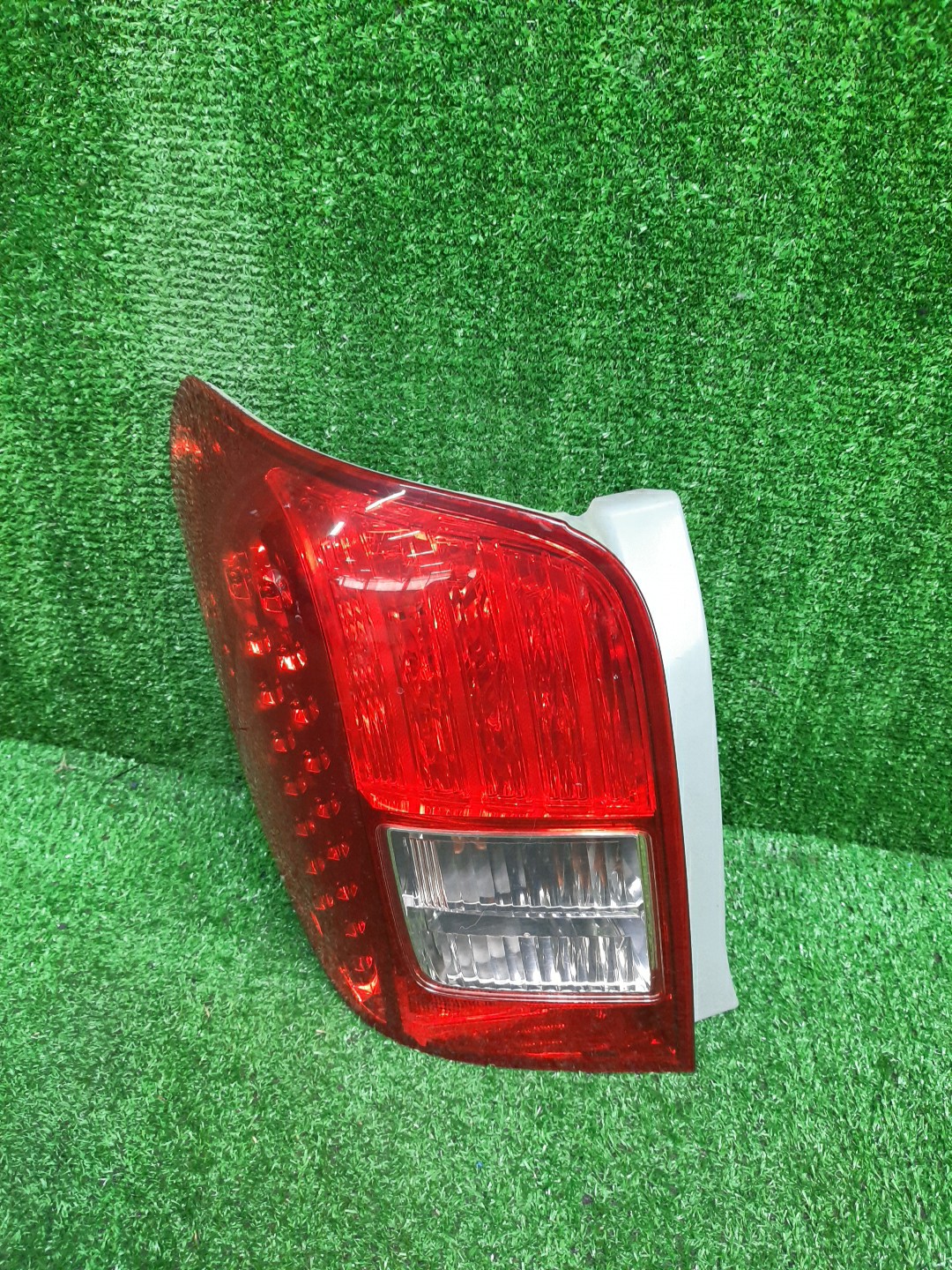 Стоп-сигнал левый задний TOYOTA COROLLA FIELDER, FIELDER ZRE144G, ZRE142G, NZE144G, NZE141G 1 ракурс