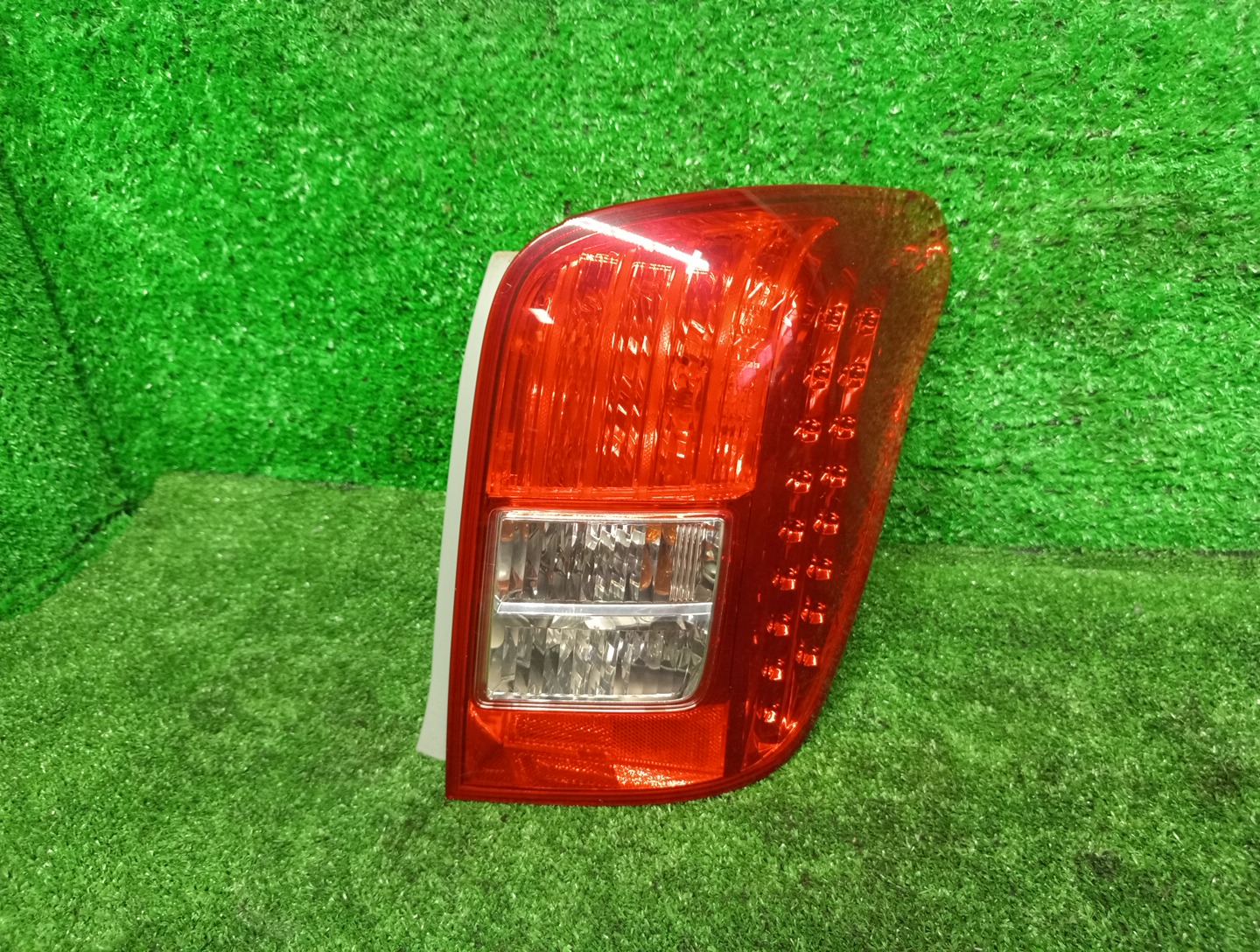 Стоп-сигнал правый задний TOYOTA COROLLA FIELDER, FIELDER ZRE144G, ZRE142G, NZE144G, NZE141G 1 ракурс