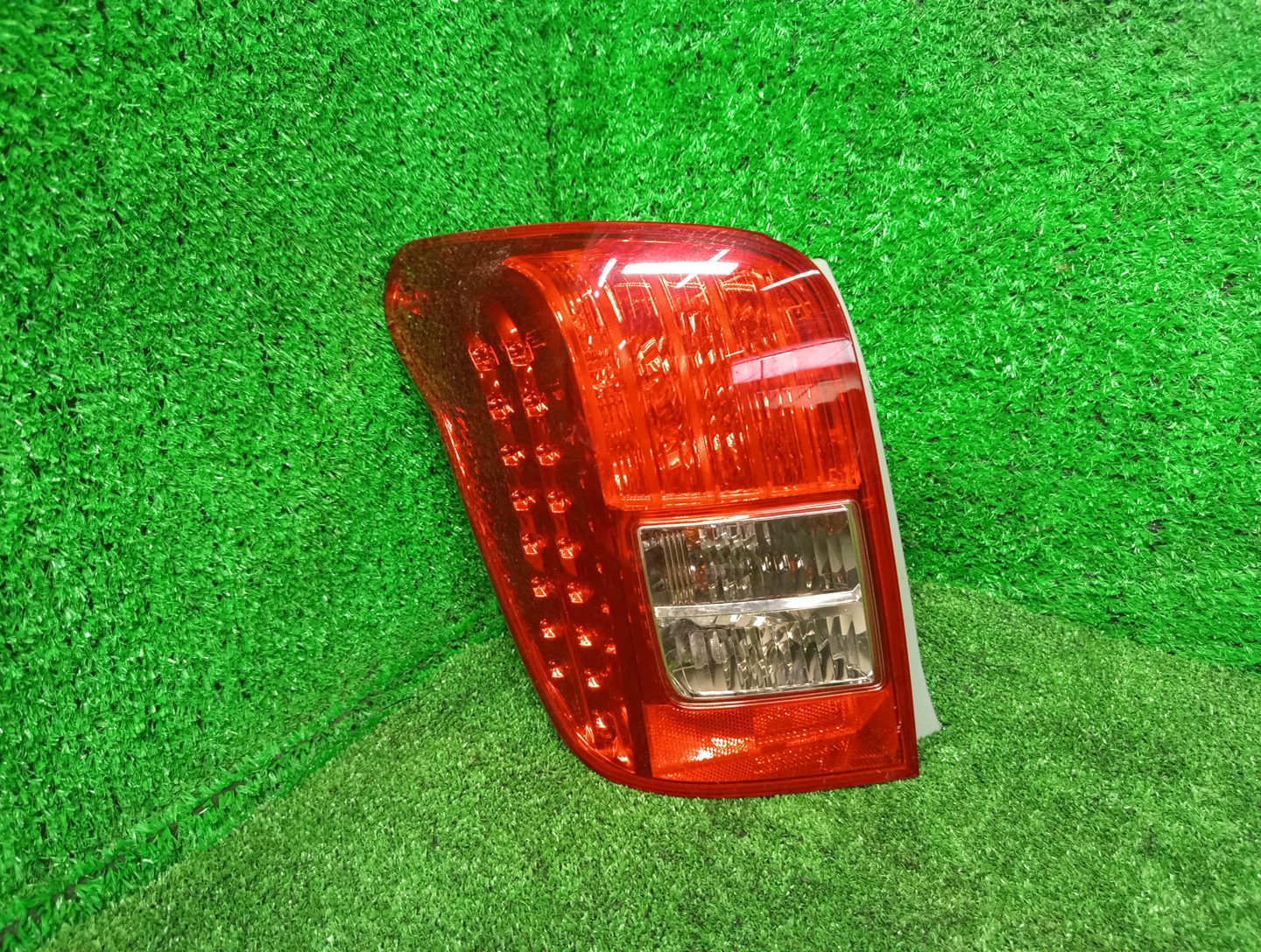 Стоп-сигнал левый задний TOYOTA COROLLA FIELDER, FIELDER ZRE144G, ZRE142G, NZE144G, NZE141G 1 ракурс