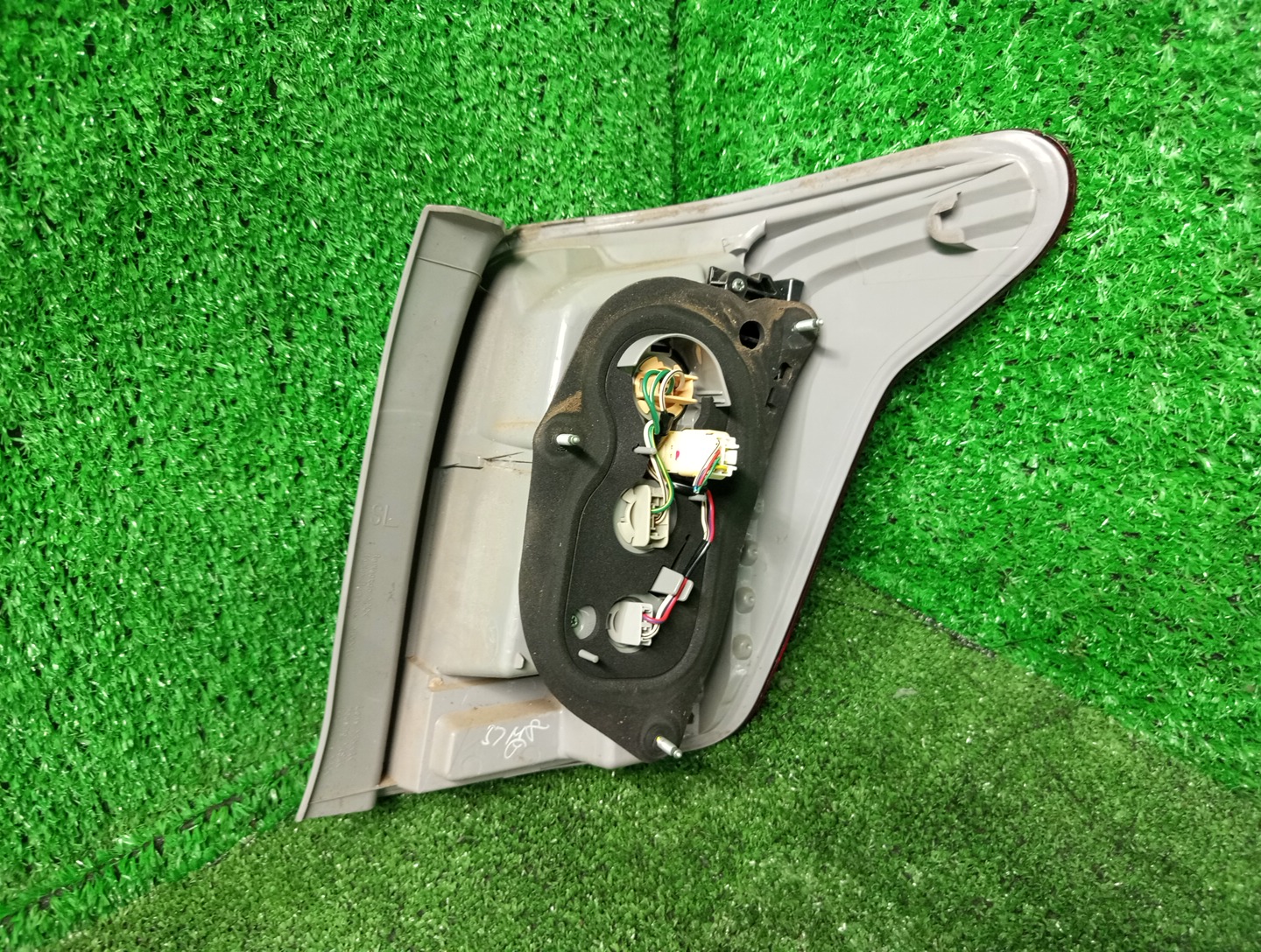 Стоп-сигнал левый задний TOYOTA COROLLA FIELDER, FIELDER ZRE144G, ZRE142G, NZE144G, NZE141G 2 ракурс