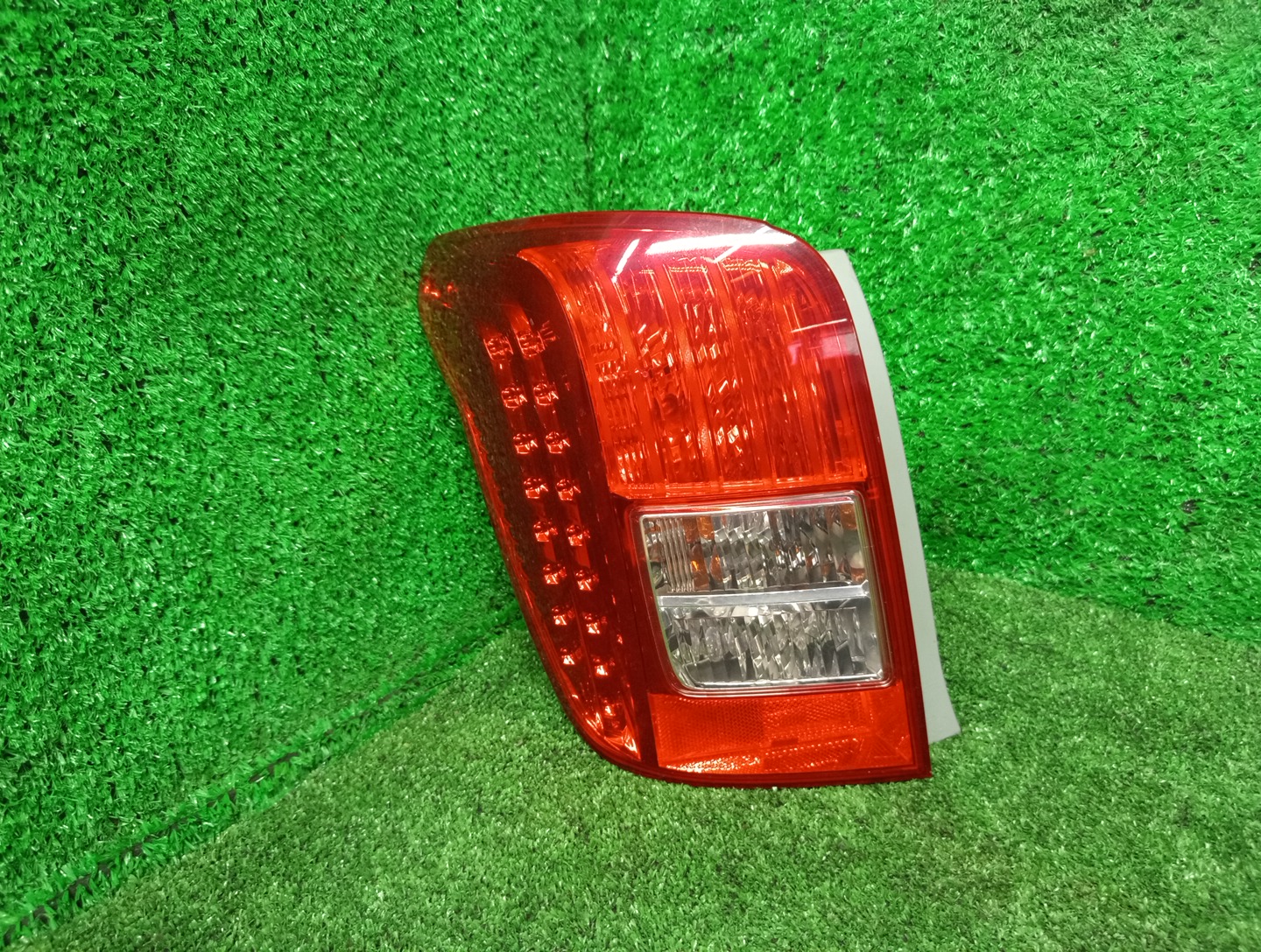 Стоп-сигнал левый задний TOYOTA COROLLA FIELDER, FIELDER ZRE144G, ZRE142G, NZE144G, NZE141G 1 ракурс