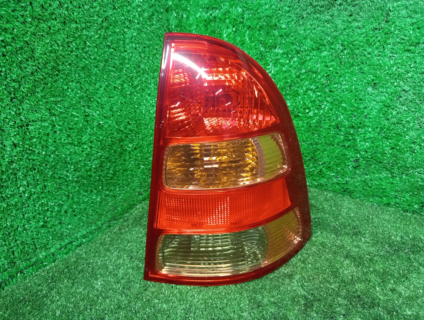 Стоп-сигнал правый задний TOYOTA COROLLA FIELDER NZE121G, ZZE123G, ZZE124G, ZZE122G, NZE124G 1 ракурс