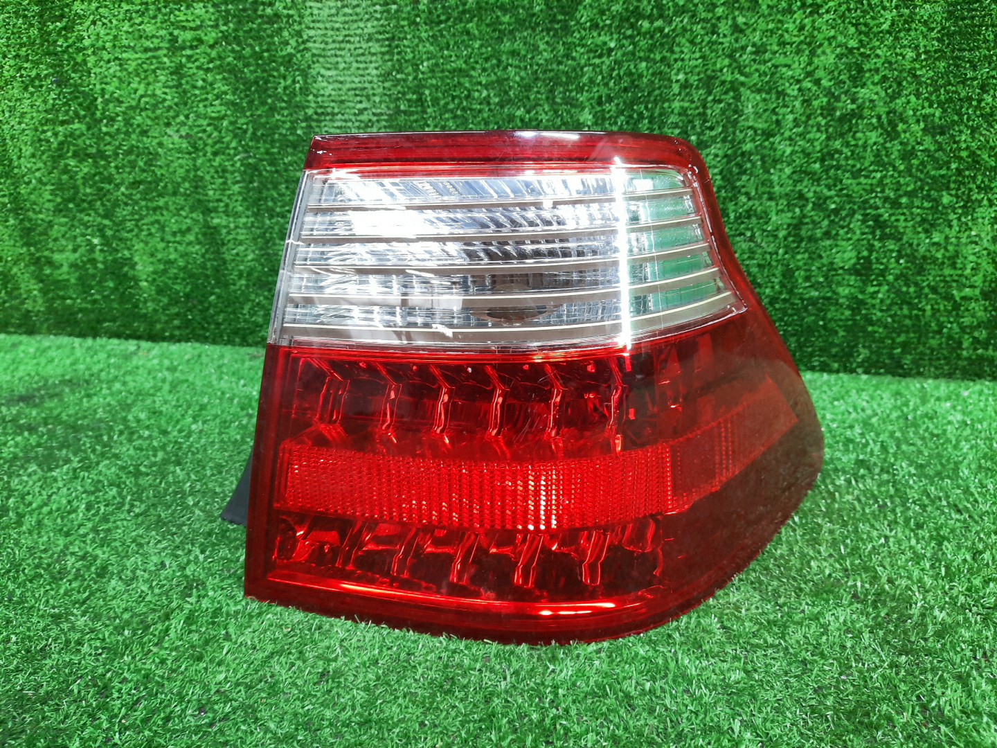 Стоп-сигнал правый задний TOYOTA CROWN GRS182, GRS180, GRS181, GRS183, GRS184 1 ракурс