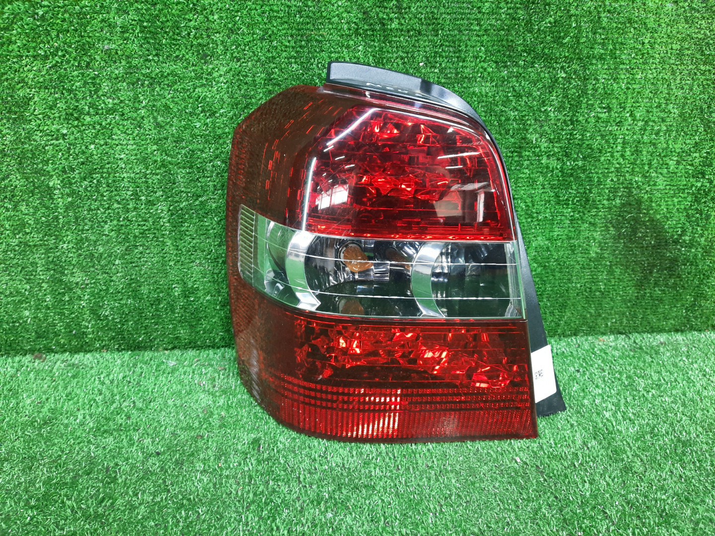 Стоп-сигнал левый задний TOYOTA KLUGER V, HIGHLANDER MCU20W, ACU20W, ACU25W, MCU25W, ACU20, ACU25, MCU20, MCU25 1 ракурс