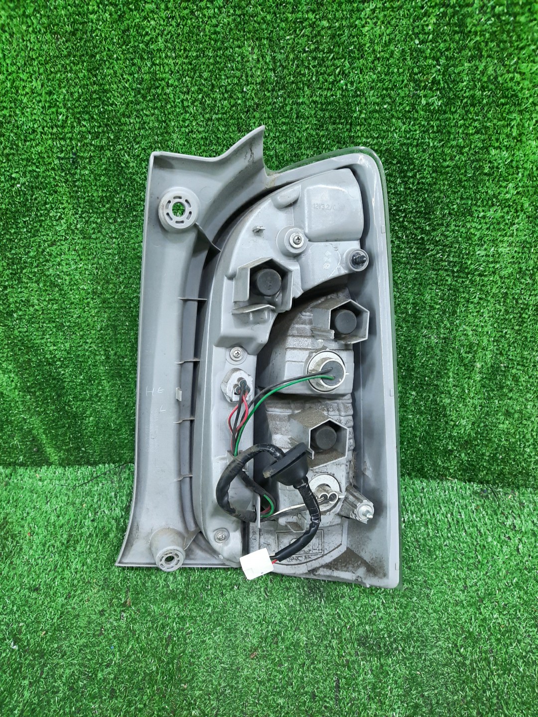 Стоп-сигнал левый задний TOYOTA PASSO, BOON KGC30, NGC30, KGC35, M600S, M601S, M610S 2 ракурс Стоп-сигнал левый задний TOYOTA PASSO, BOON KGC30, NGC30, KGC35, M600S, M601S, M610S 2 ракурс