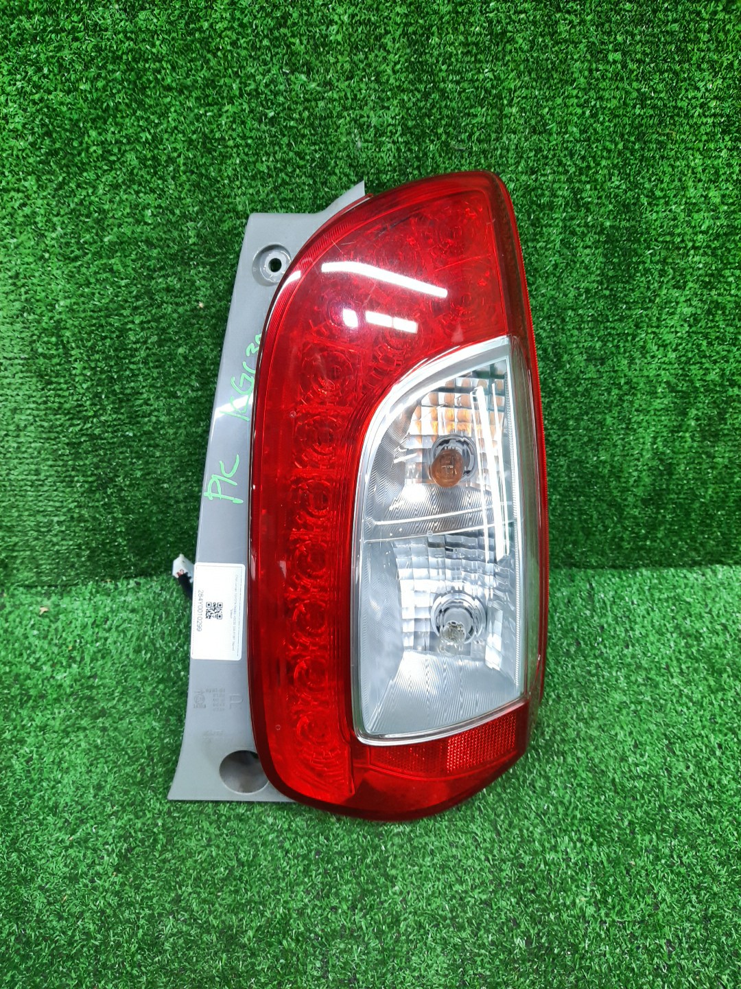 Стоп-сигнал правый задний TOYOTA PASSO, BOON KGC30, NGC30, KGC35, M600S, M601S, M610S 1 ракурс Стоп-сигнал правый задний TOYOTA PASSO, BOON KGC30, NGC30, KGC35, M600S, M601S, M610S 1 ракурс