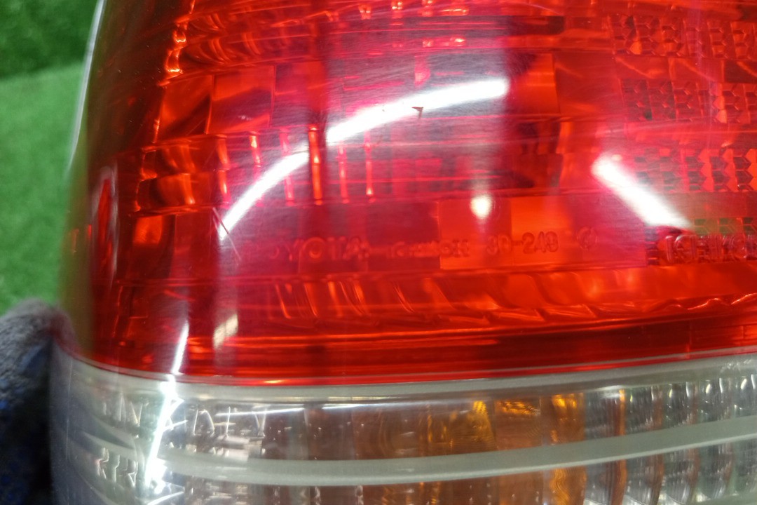 Стоп-сигнал левый задний TOYOTA CROWN JZS151, JZS155, GS151, LS151, JZS157, JZS153 3 ракурс