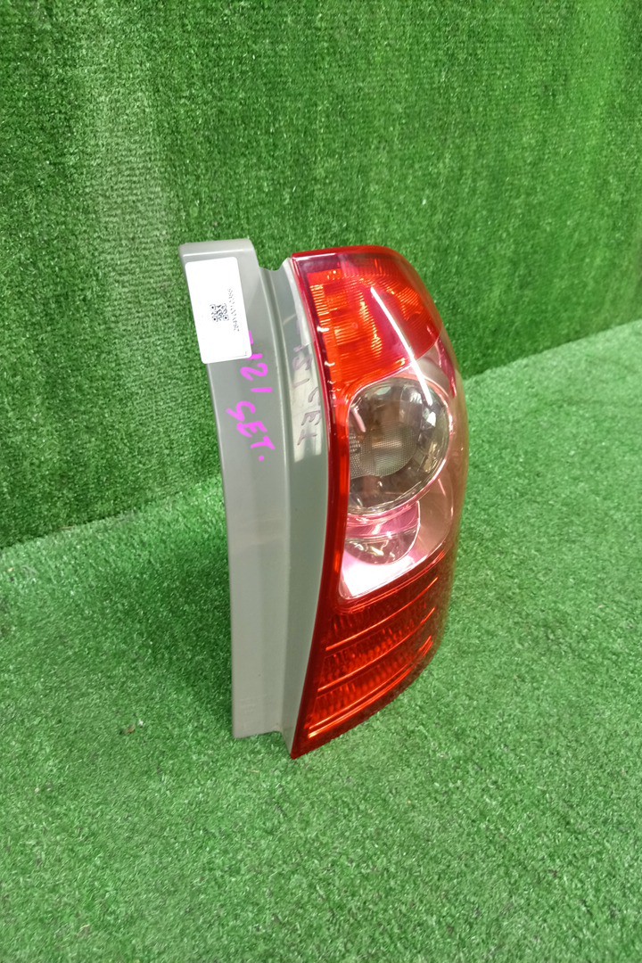 Стоп-сигнал правый задний TOYOTA COROLLA FIELDER NZE121G, ZZE123G, ZZE124G, ZZE122G, NZE124G 2 ракурс