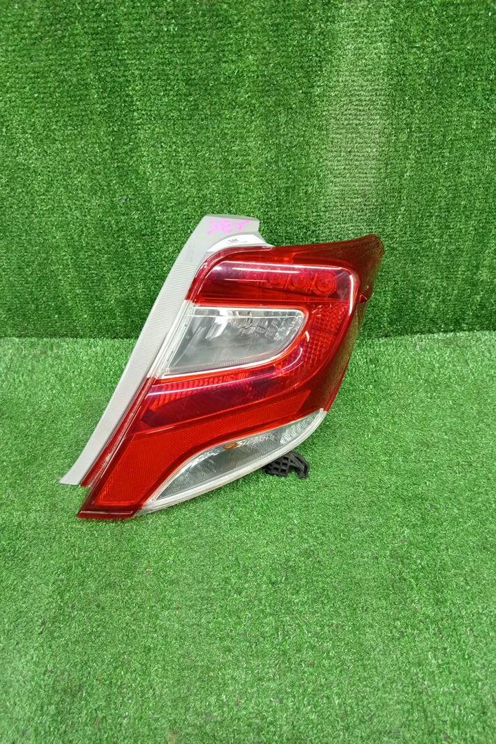 Стоп-сигнал правый задний TOYOTA VITZ, YARIS KSP130, NSP130, NSP135, NCP131 1 ракурс