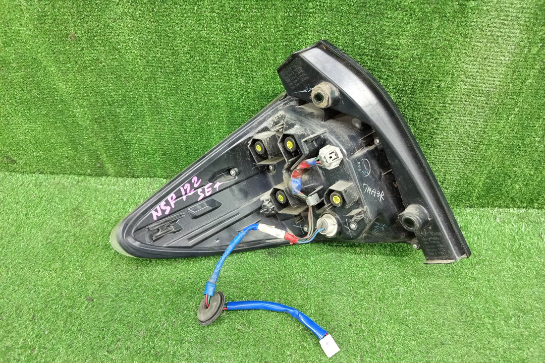 Стоп-сигнал правый задний TOYOTA RACTIS NCP120, NCP122, NCP125, NSP120, NSP122 3 ракурс