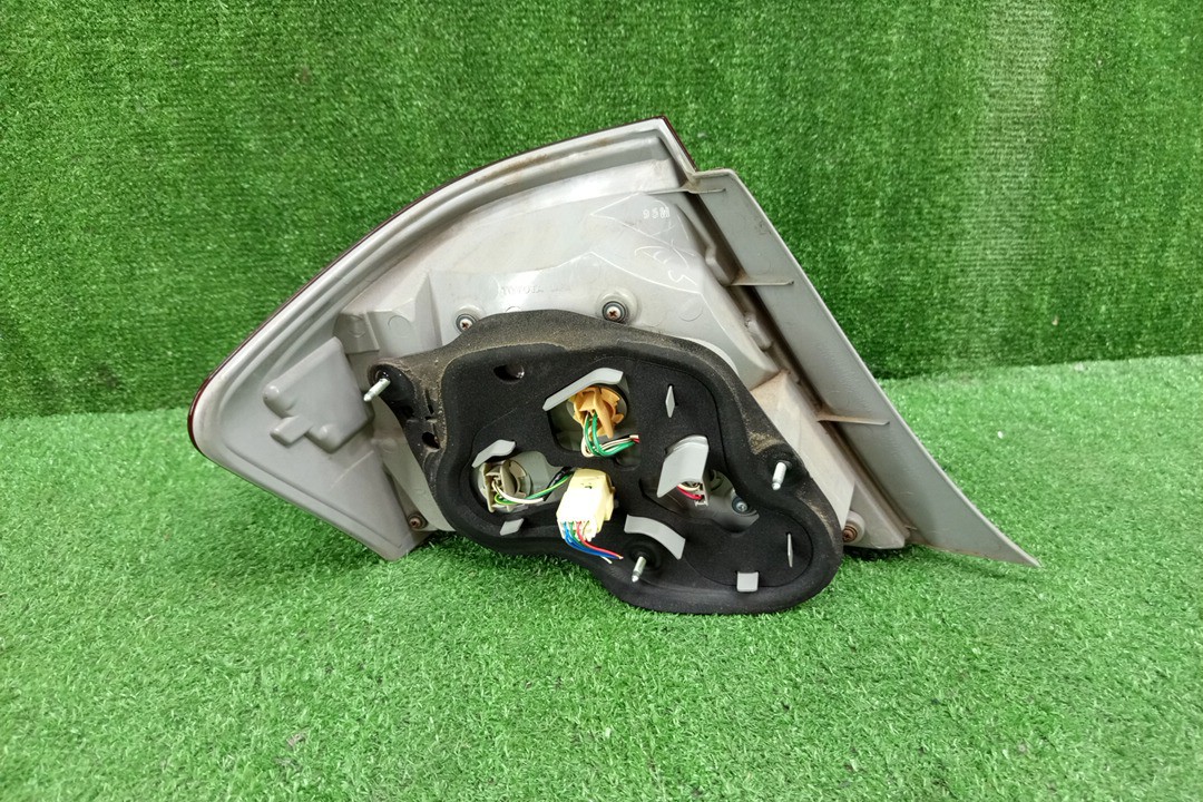 Стоп-сигнал правый задний TOYOTA COROLLA  AXIO NZE141, NZE144, ZRE142, ZRE144 3 ракурс