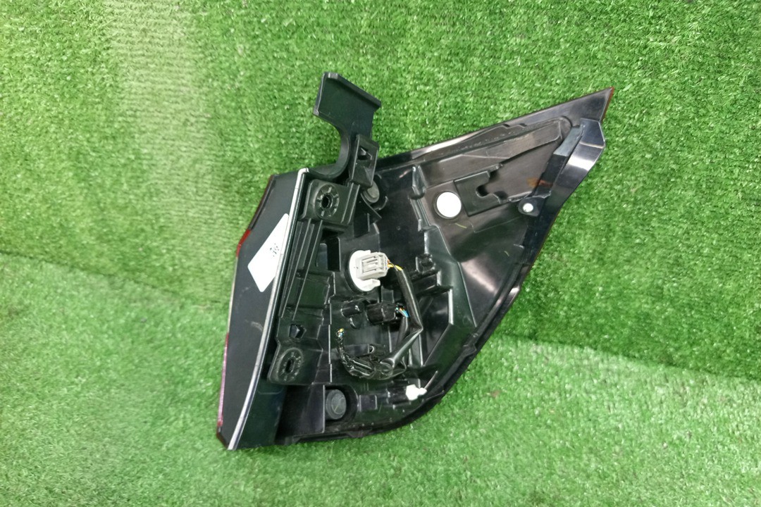 Стоп-сигнал левый задний HONDA FIT, JAZZ GR3, GR4, GR2, GR1, GR6, GR5, GR7,  2 ракурс