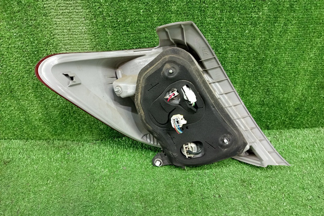 Стоп-сигнал правый задний TOYOTA VITZ, YARIS KSP130, NSP130, NSP135, NCP131 3 ракурс