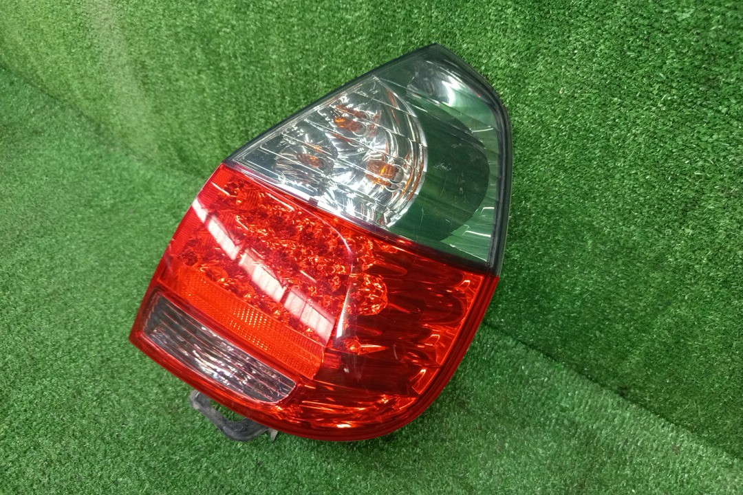 Стоп-сигнал правый задний HONDA FIT, JAZZ GD2, GD3, GD4, GD1 2 ракурс